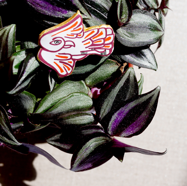 broche oiseau mise en scène